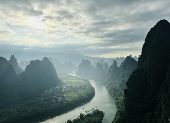 探寻安息佳处：安吉龙山源公墓在沪杭周边的选址优势解析